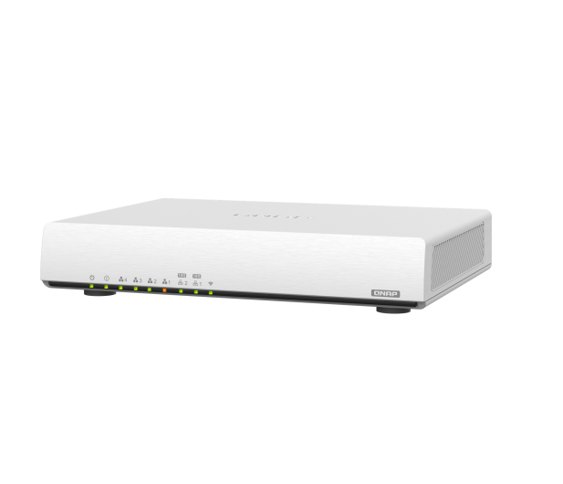 QNAP QHora-301W (3600Mb/s a/b/g/n/ac/ax 2x10GbE, 4xLAN) - 608604 - zdjęcie 3